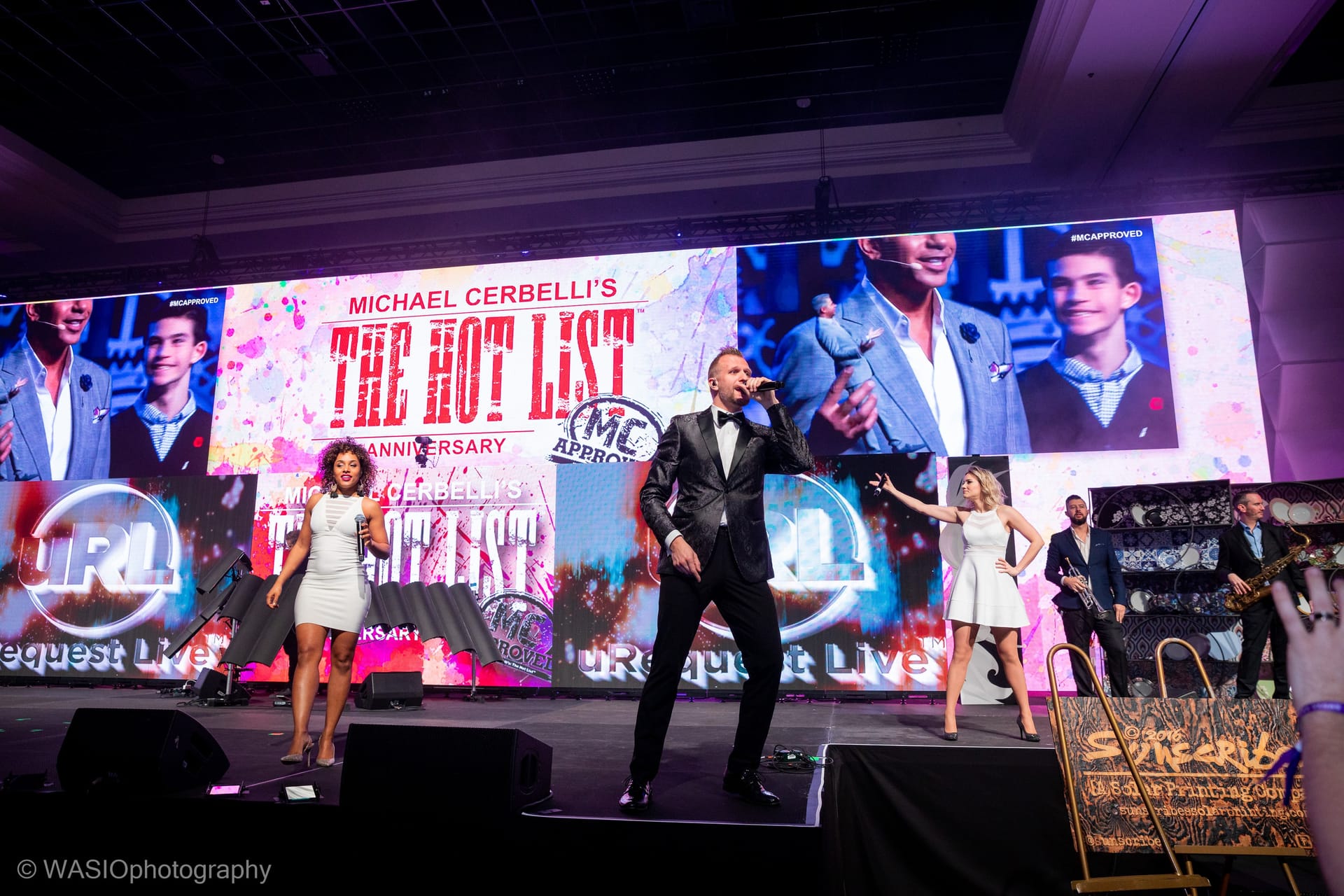 uRequest Live performance 1